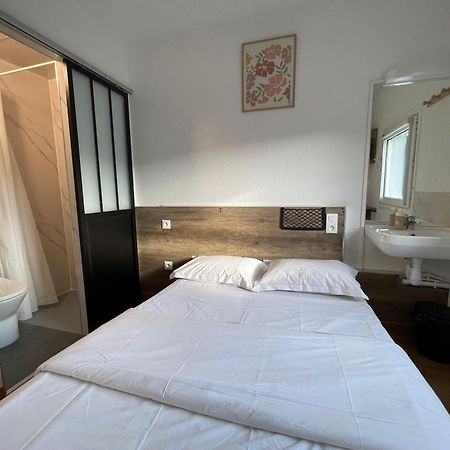 Hotel Thania Фронтиньян Экстерьер фото