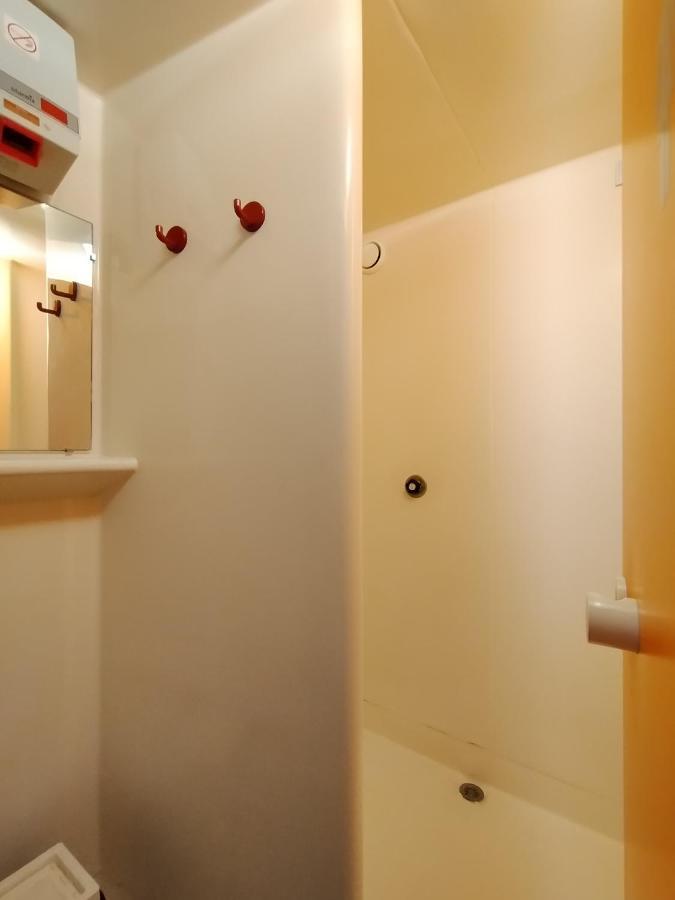 Hotel Thania Фронтиньян Экстерьер фото