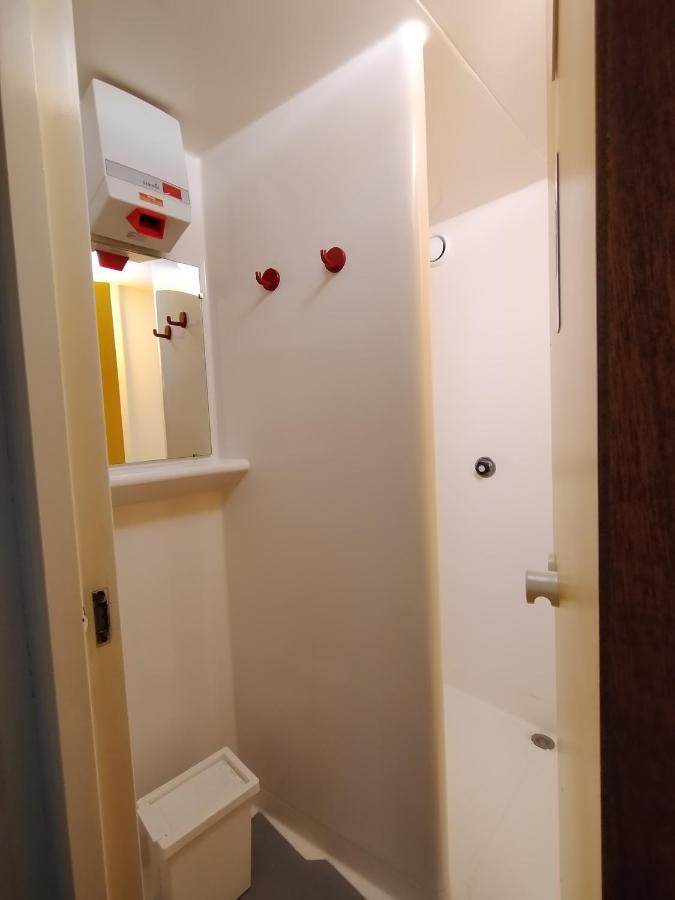 Hotel Thania Фронтиньян Экстерьер фото