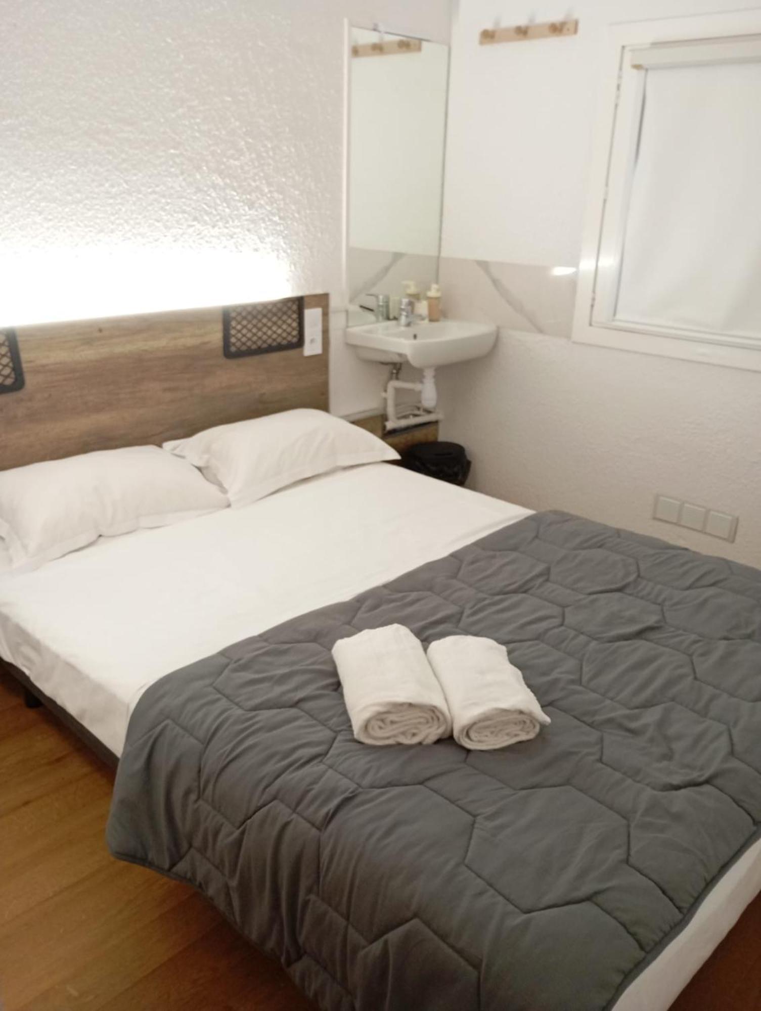 Hotel Thania Фронтиньян Экстерьер фото