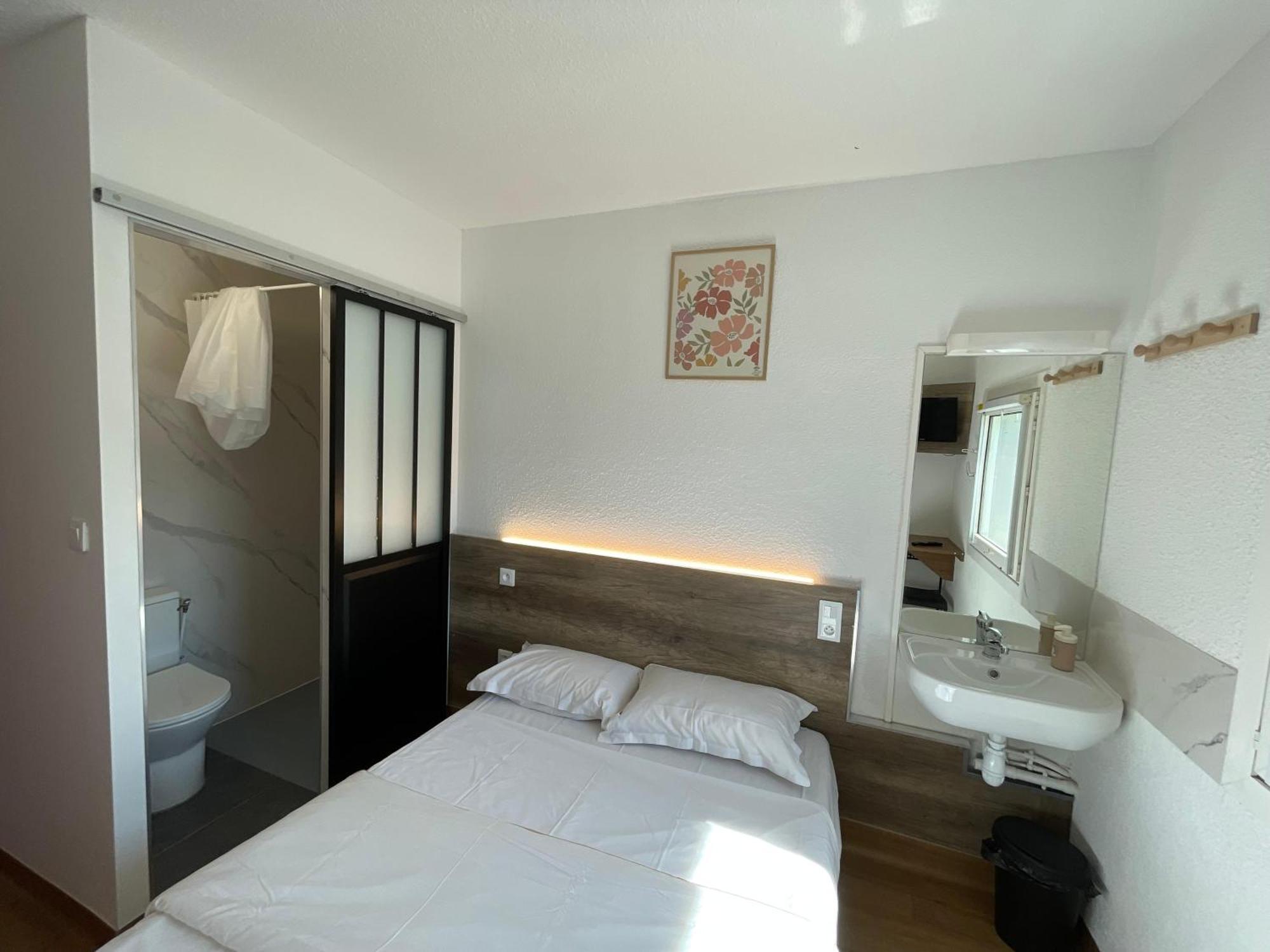 Hotel Thania Фронтиньян Экстерьер фото