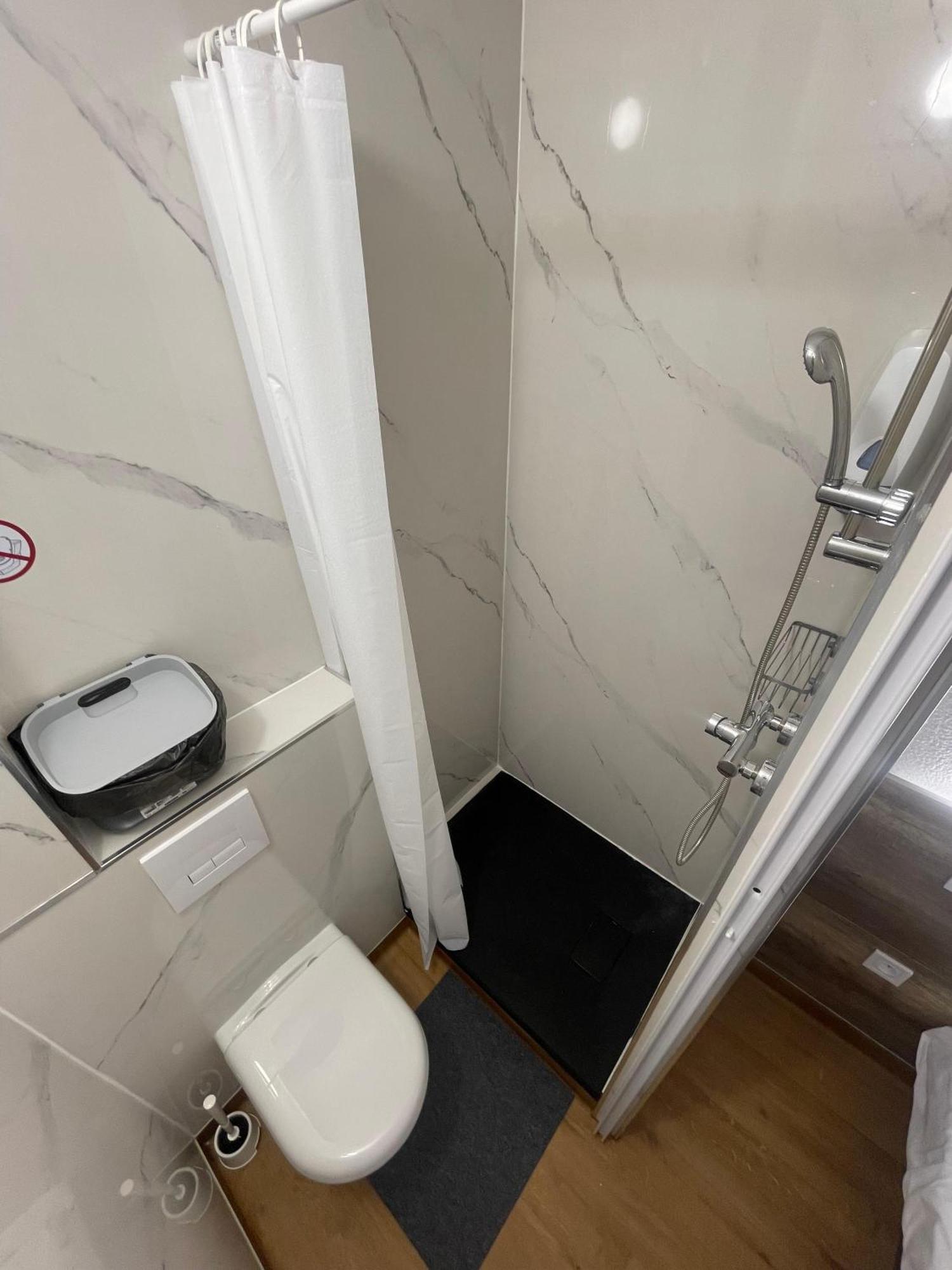 Hotel Thania Фронтиньян Экстерьер фото