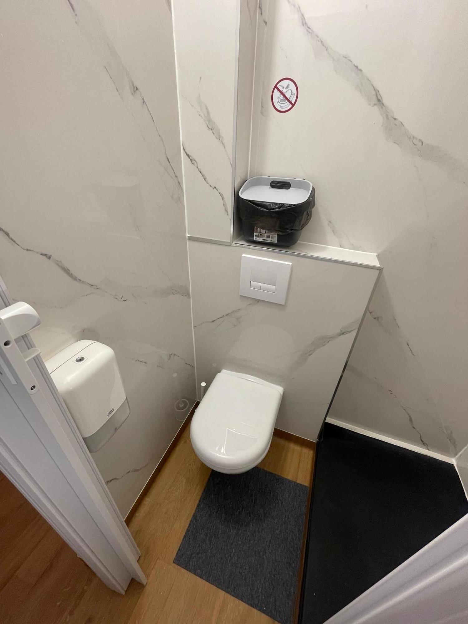 Hotel Thania Фронтиньян Экстерьер фото