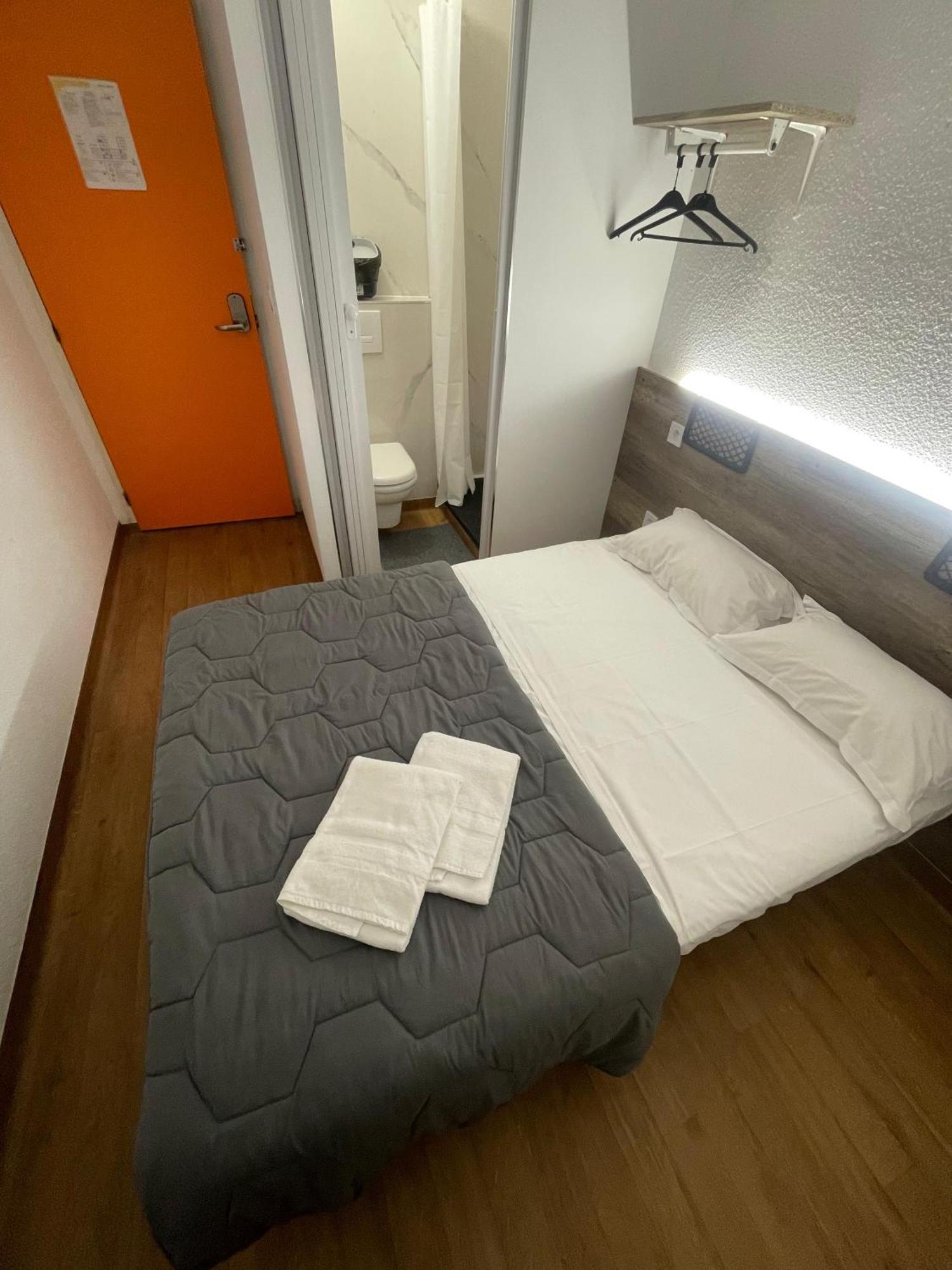Hotel Thania Фронтиньян Экстерьер фото
