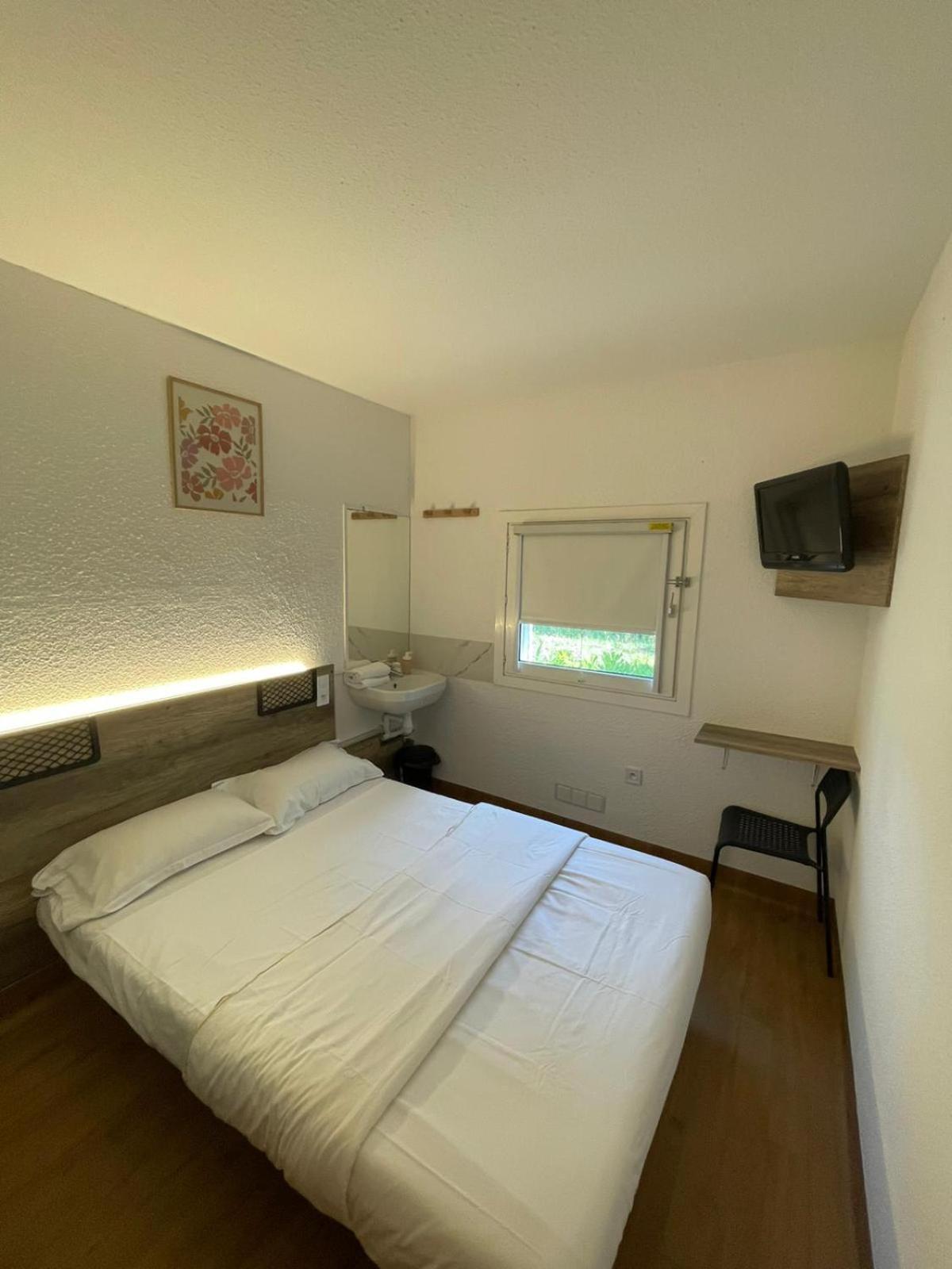 Hotel Thania Фронтиньян Экстерьер фото