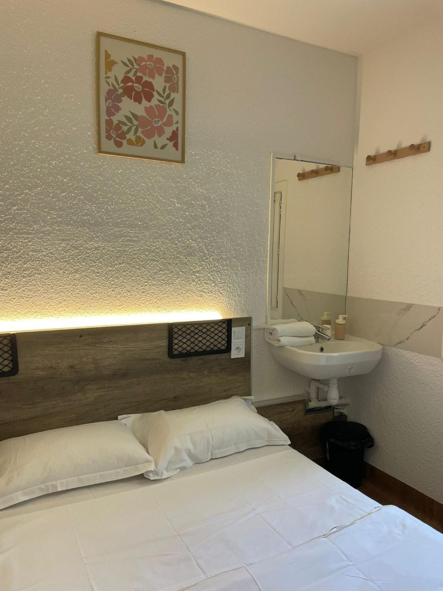 Hotel Thania Фронтиньян Экстерьер фото